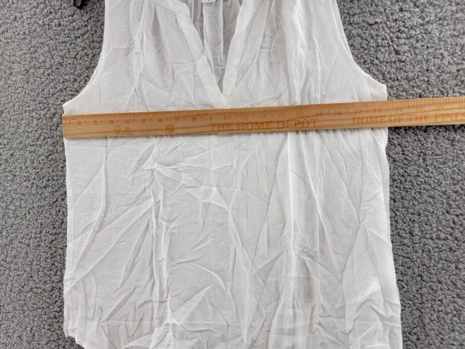 Velvet by Graham & Spencer Peachy Sleeveless Top Women's M White Split Neck~