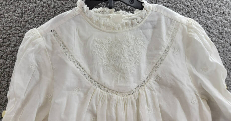 Ralph Lauren Embroidered Voile Top Girls' 8 White Lace Stand Collar Button Back