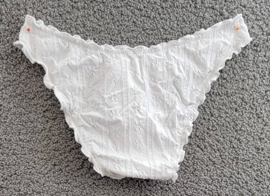 Isabella Rose Meadow Maui Bikini Bottom Women's S Marshmallow Ruffled Hem