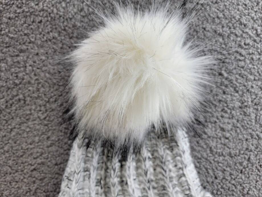 Kyi Kyi Knitted Faux Fur Pom Pom Beanie Hat Women's Silver/Gray Ribbed Hem