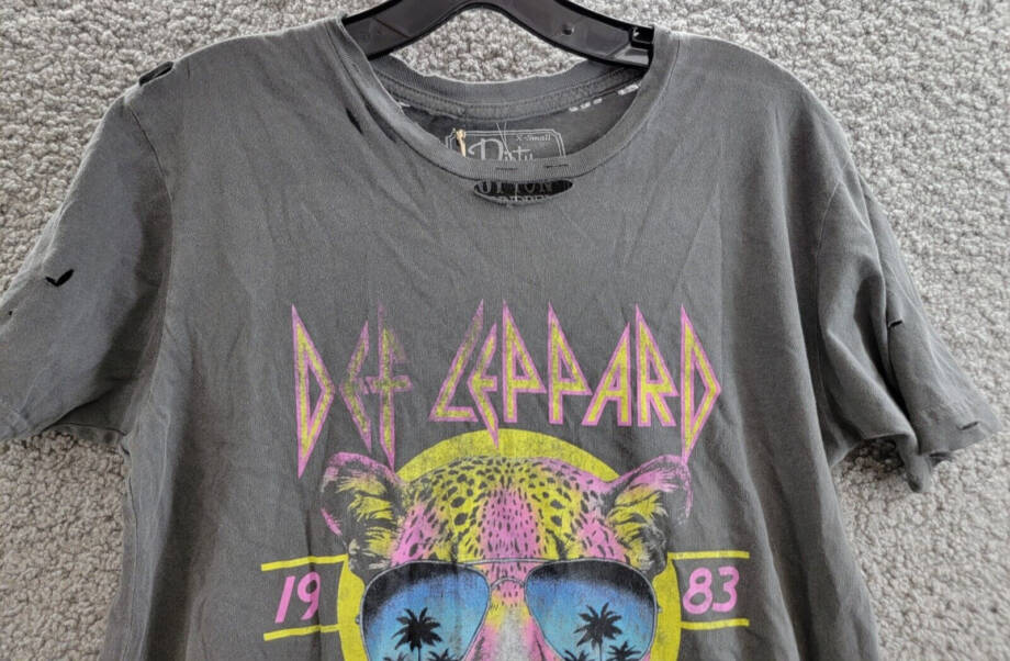 Dirty Cotton Scoundrels Def Leppard Rock Of Ages Shirt Womens XS Gray Distressed