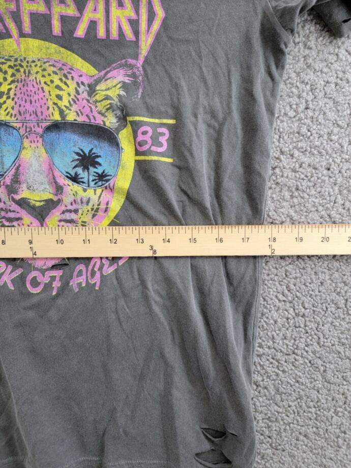 Dirty Cotton Scoundrels Def Leppard Rock Of Ages Shirt Womens XS Gray Distressed