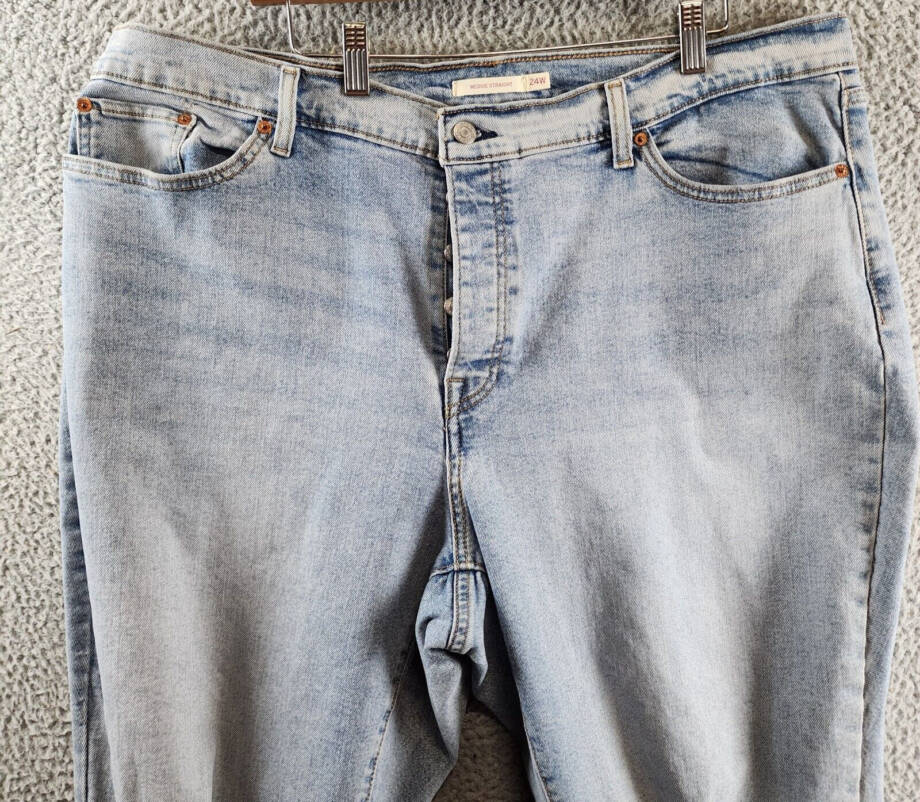 Levi's Wedgie Straight Jeans Women's 24W Zip Fly With Button Closure Distressed