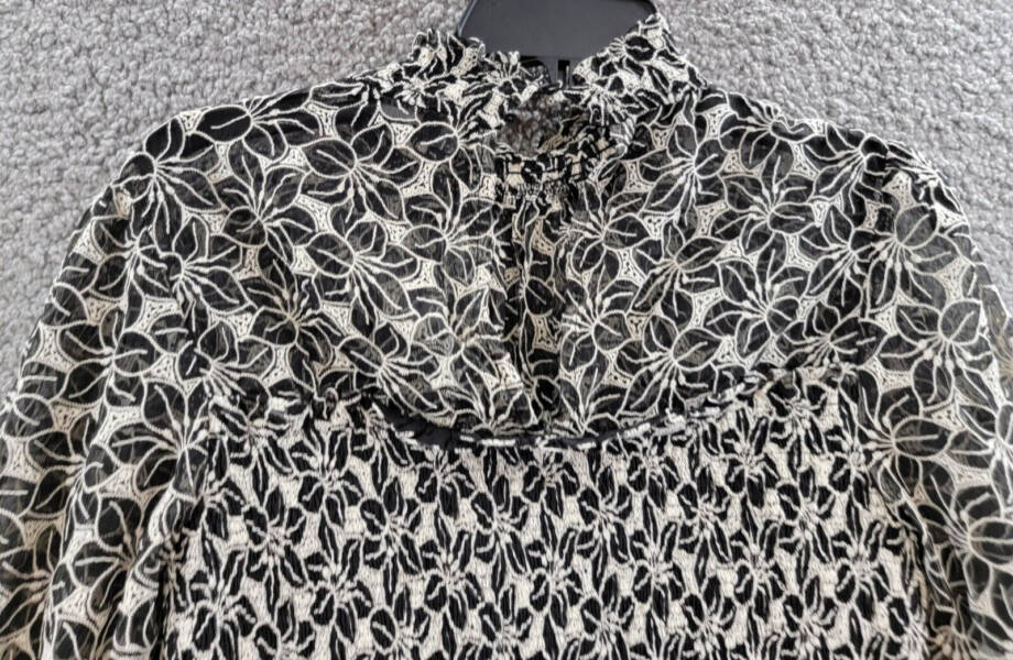 En Saison Embroidered Mock Neck Top Women's M Black/White Floral Button Back