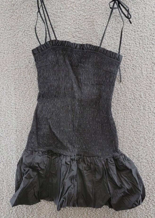 En Saison Smocked Bubble Hem Mini Dress Womens L Black Self-Tie Back Zip Closure