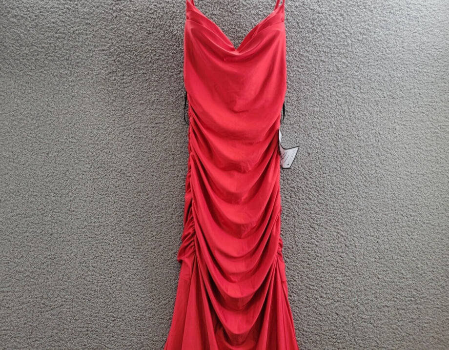 B Darlin Shirred Gown Juniors' 9/10 Red Sleeveless Cowl Neck Back Zip Closure