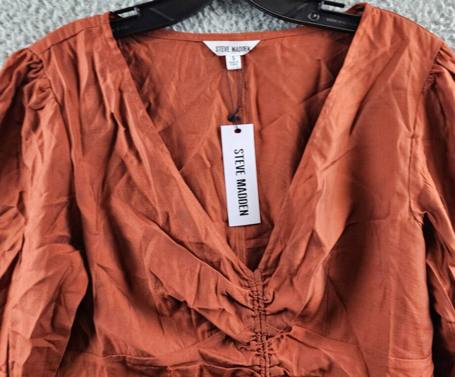 Steve Madden Felicity Top Women's S Burnt Caramel Ruched V-Neck Pullover L/S