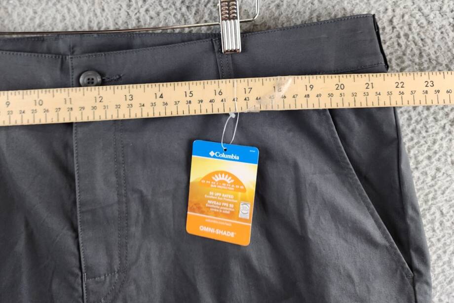 Columbia Rapid Rivers Comfort Stretch Cargo Shorts Men's 42 Gray Button Closure
