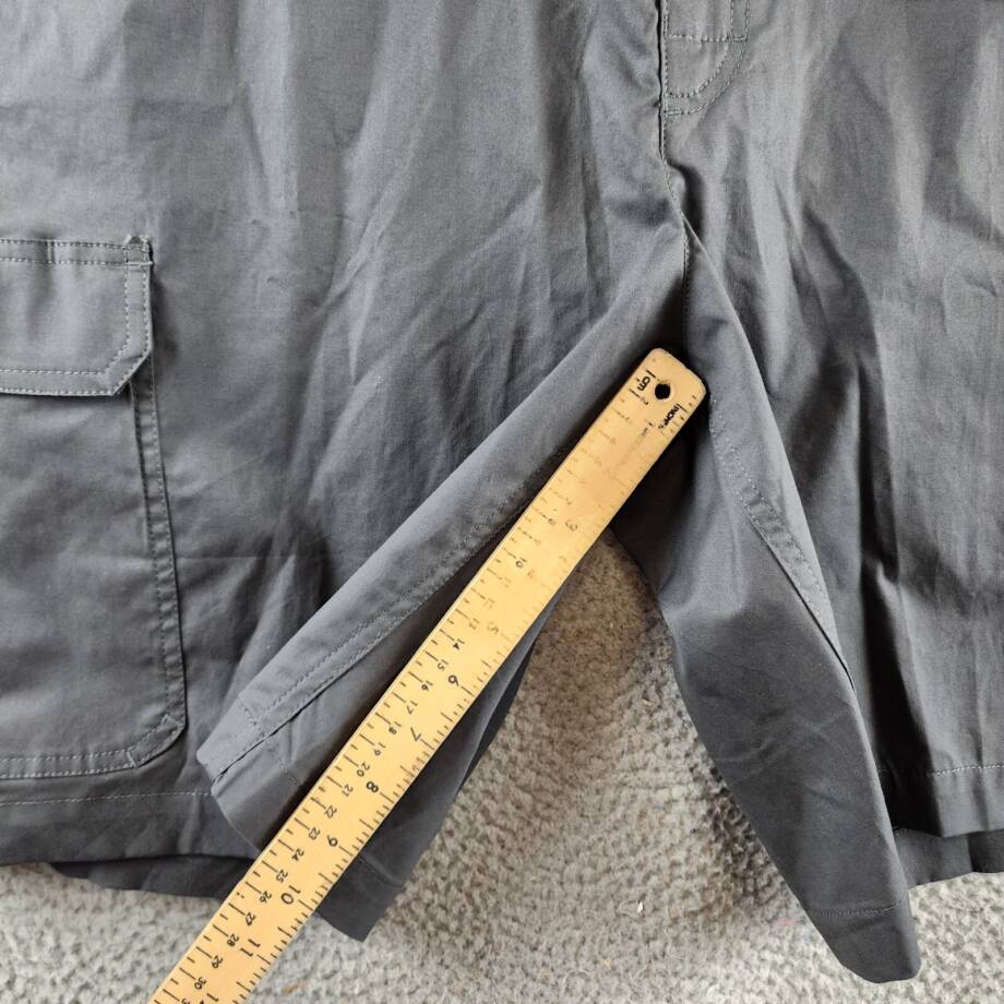 Columbia Rapid Rivers Comfort Stretch Cargo Shorts Men's 42 Gray Button Closure