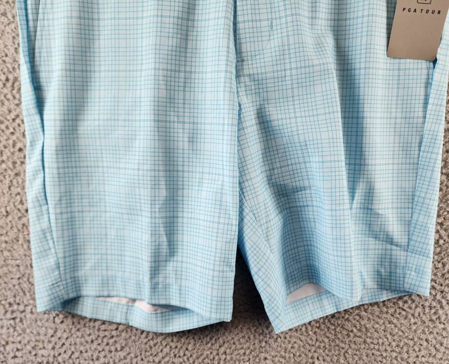 PGA TOUR Check Print Performance 8" Golf Shorts Men's 32 Light Blue Button Zip