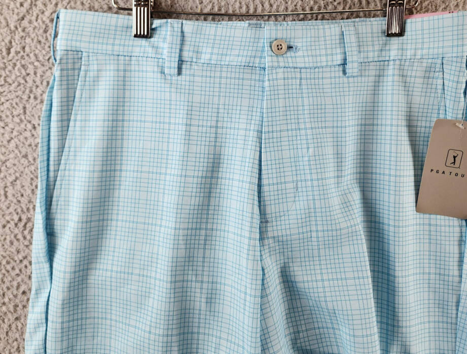 PGA TOUR Check Print Performance 8" Golf Shorts Men's 32 Light Blue Button Zip