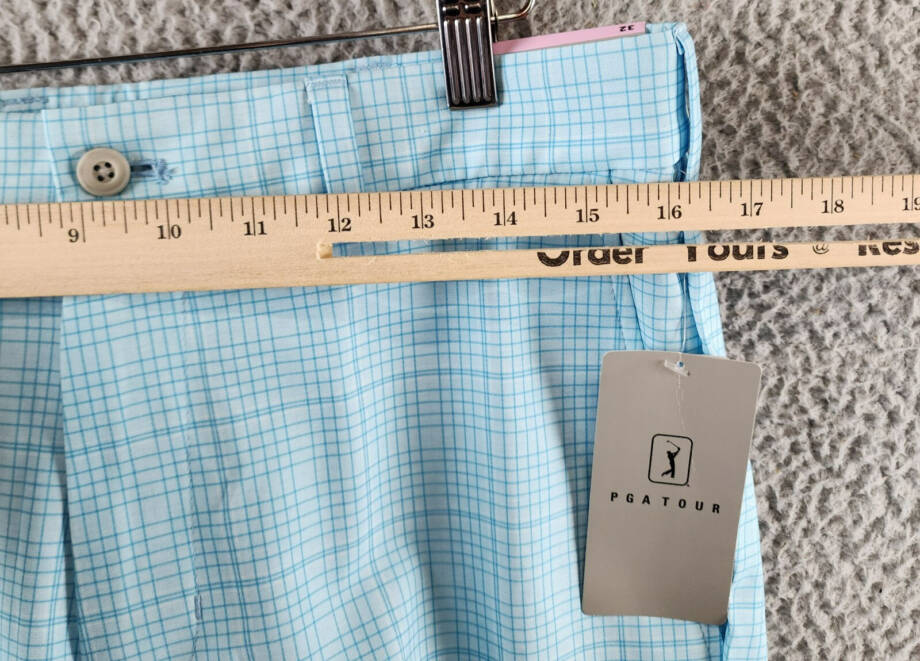 PGA TOUR Check Print Performance 8" Golf Shorts Men's 32 Light Blue Button Zip