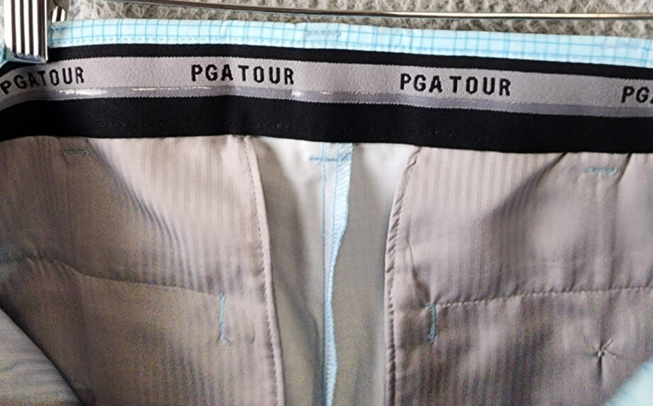 PGA TOUR Check Print Performance 8" Golf Shorts Men's 32 Light Blue Button Zip