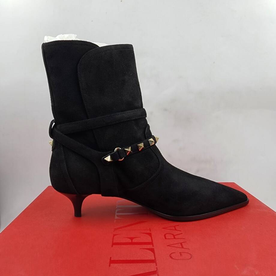 Valentino Garavani 45mm Rockstud Boots Women's 35/4.5US Black Buckle Closure