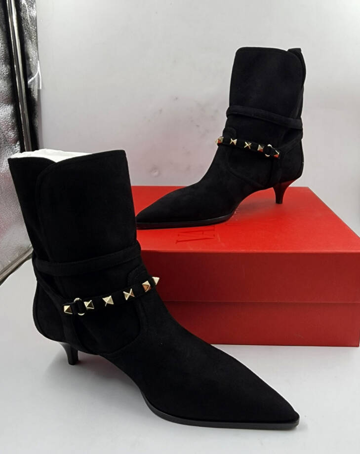 Valentino Garavani 45mm Rockstud Boots Women's 35.5/5US Black Buckle Closure