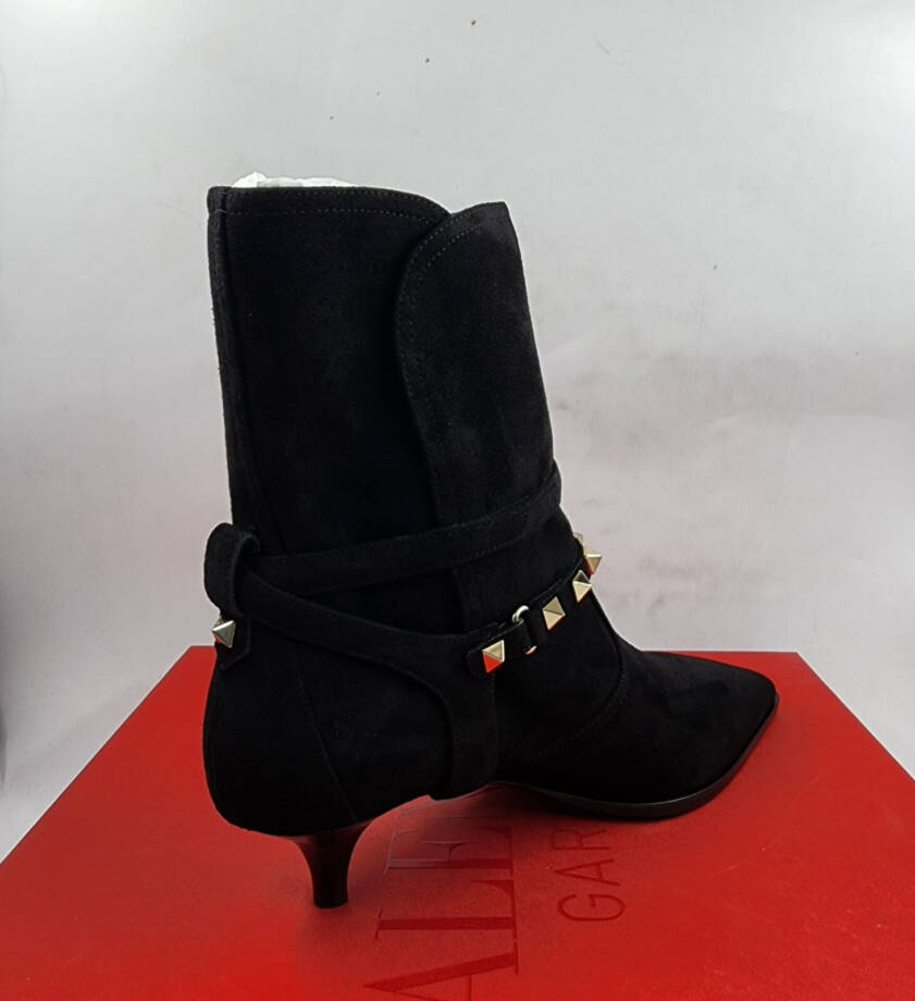 Valentino Garavani 45mm Rockstud Boots Women's 35.5/5US Black Buckle Closure