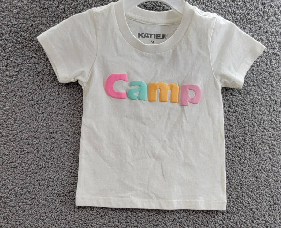 KatieJnyc Camp Tee Girls' M Vintage White Multi Crewneck Short Sleeve Pullover