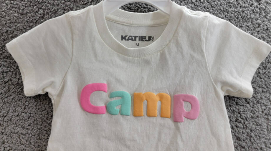 KatieJnyc Camp Tee Girls' M Vintage White Multi Crewneck Short Sleeve Pullover