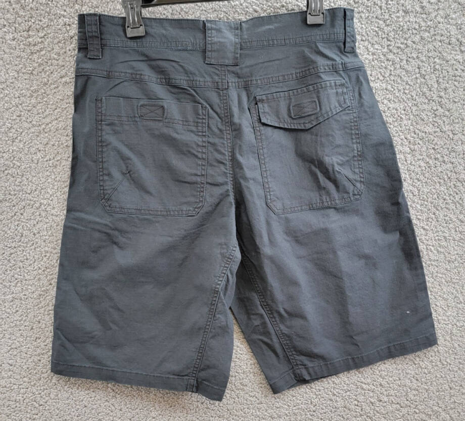BASS OUTDOOR Carry-All Cargo Shorts Men's 32 Black Zip Fly With Button Closure