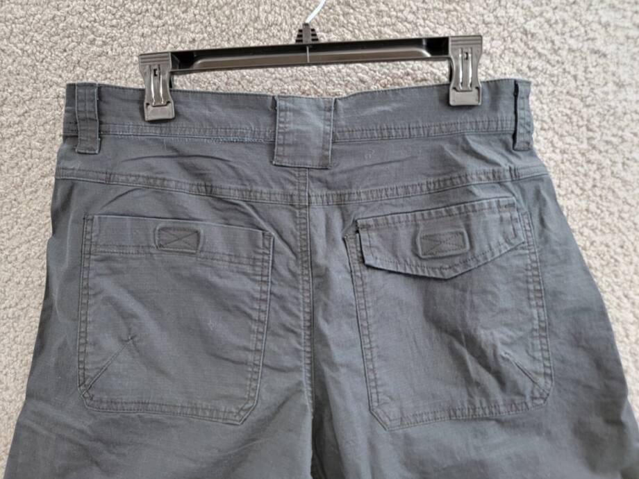 BASS OUTDOOR Carry-All Cargo Shorts Men's 32 Black Zip Fly With Button Closure