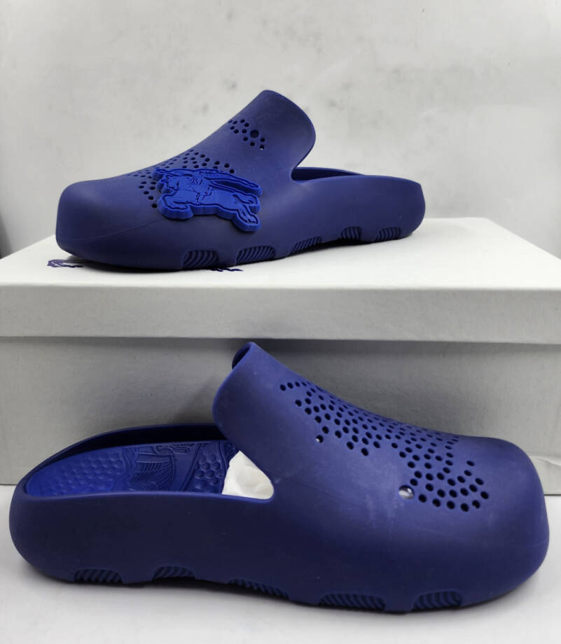 Burberry Stingray Clogs Men's 8 Blue Equestrian Knight Design Burberry Lettering