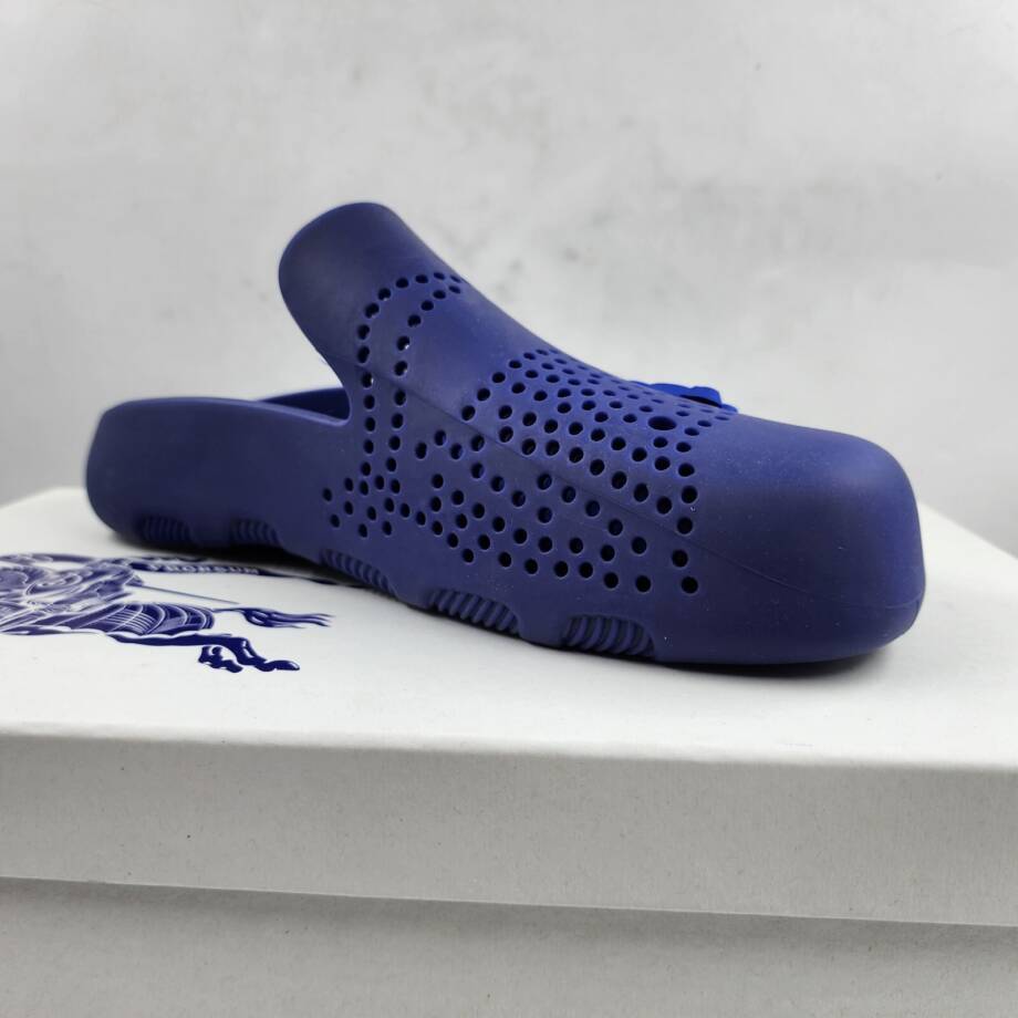 Burberry Stingray Clogs Men's 8 Blue Equestrian Knight Design Burberry Lettering