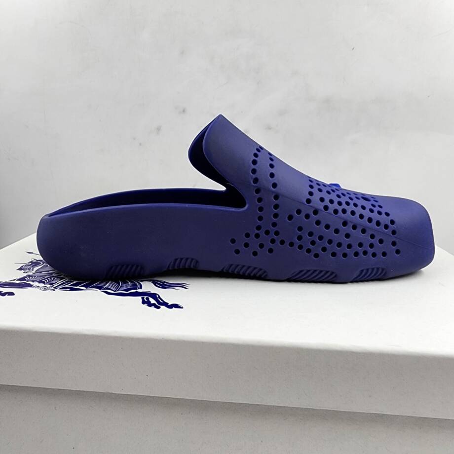 Burberry Stingray Clogs Men's 8 Blue Equestrian Knight Design Burberry Lettering