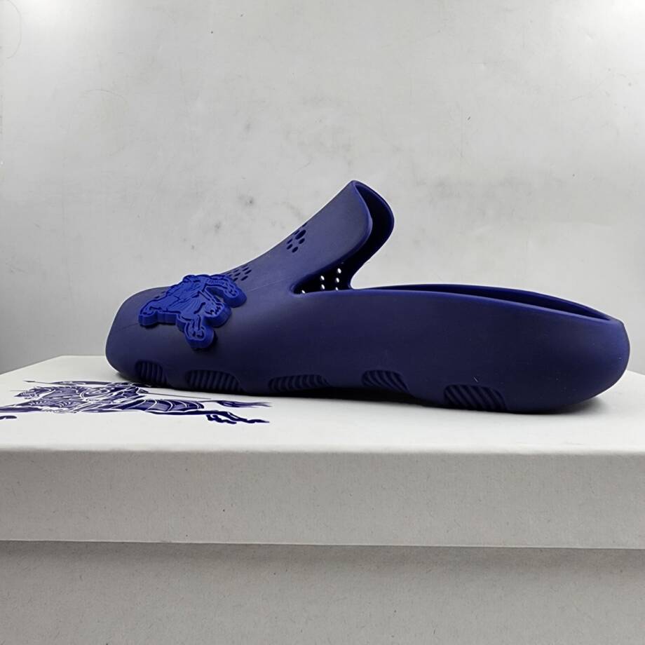 Burberry Stingray Clogs Men's 8 Blue Equestrian Knight Design Burberry Lettering