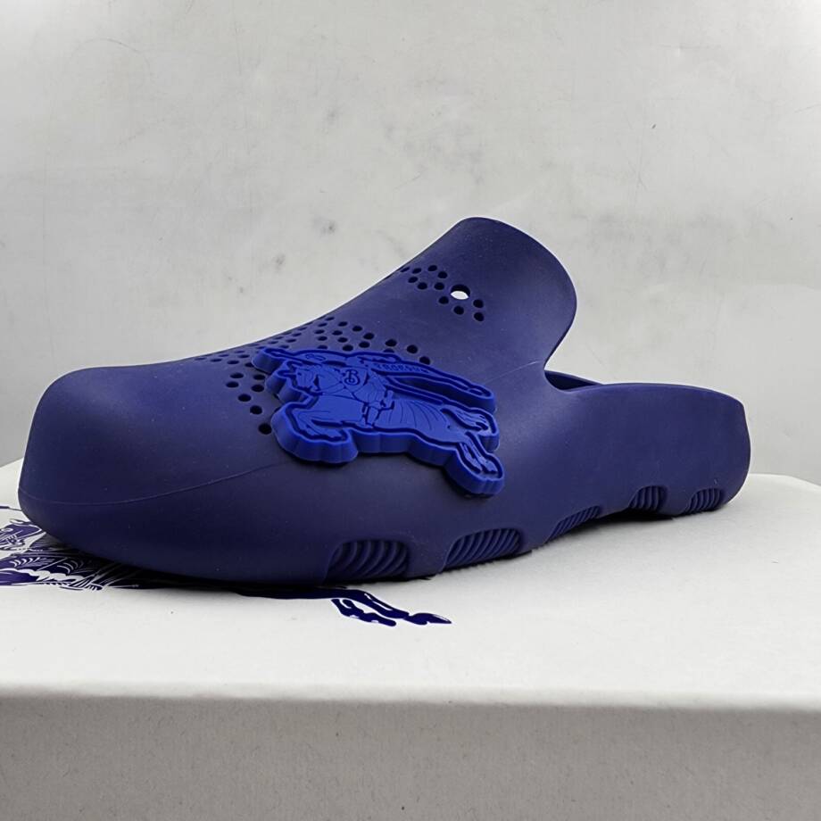 Burberry Stingray Clogs Men's 8 Blue Equestrian Knight Design Burberry Lettering