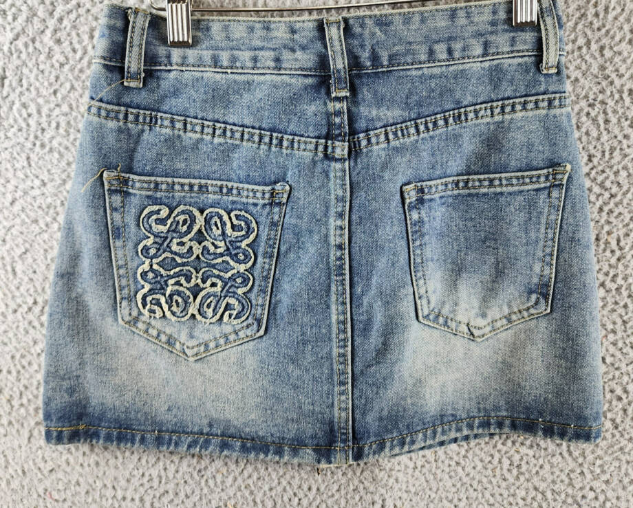 Madonna & Co Denim Mini Skirt Womens M Light Wash Embroidered Button Zip Closure