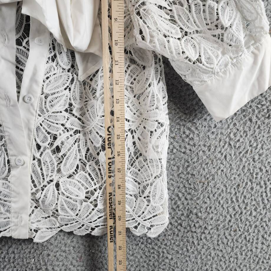 Beulah Style Tie Neck Lace Blouse Women's S White Round Neck Button Front S/S
