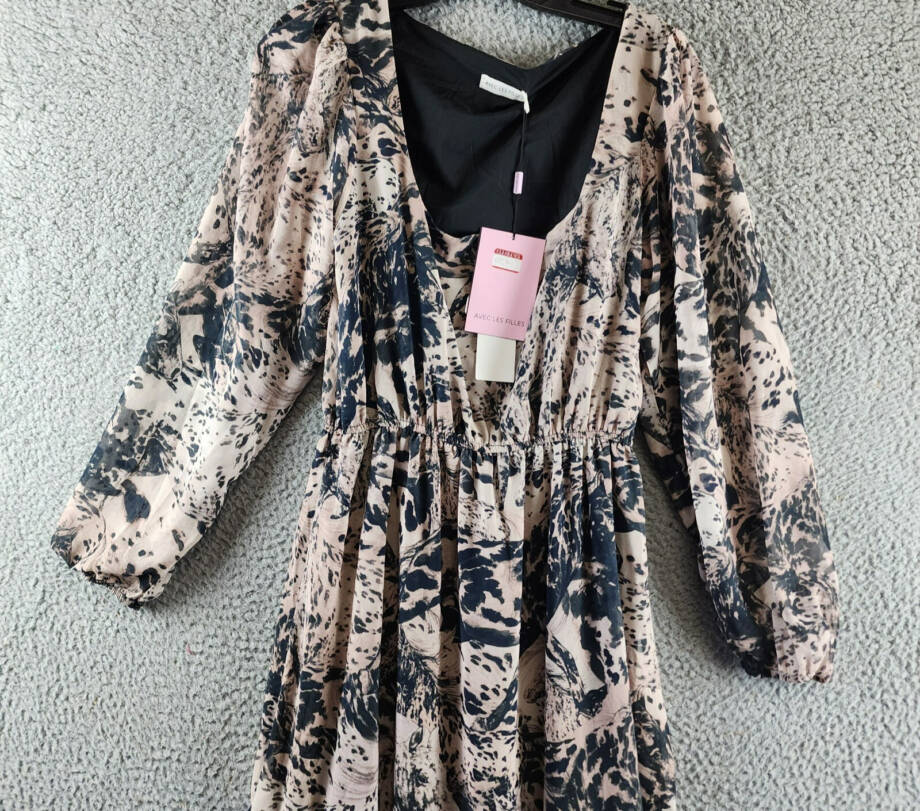 Avec Les Filles Tiered Chiffon Maxi Dress Women's 8 Wild Horses Pullover L/S