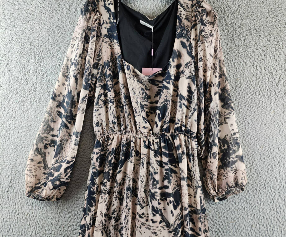 Avec Les Filles Tiered Chiffon Maxi Dress Women's 12 Wild Horses Pullover L/S