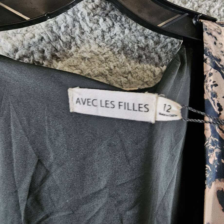 Avec Les Filles Tiered Chiffon Maxi Dress Women's 12 Wild Horses Pullover L/S