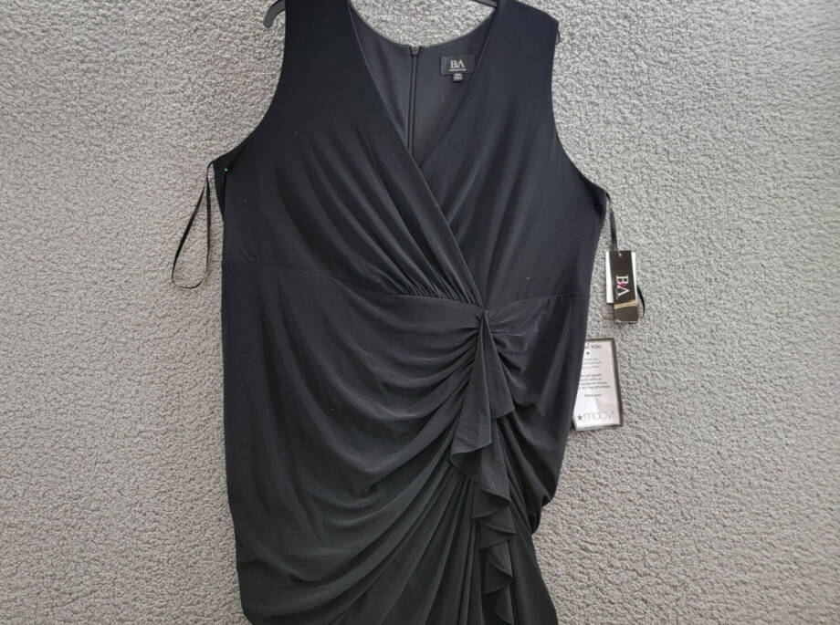 B&A By Betsy & Adam Plus Size Plunge-Neck Ruched Sleeveless Gown Women's 20W