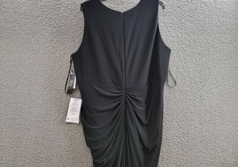 B&A By Betsy & Adam Plus Size Plunge-Neck Ruched Sleeveless Gown Women's 20W