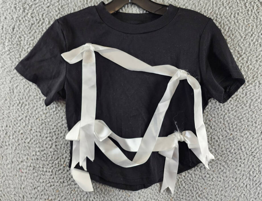 Madonna & Co. 3D Bows Crop T-Shirt Women's L Black Crew Neck Short Sleeve