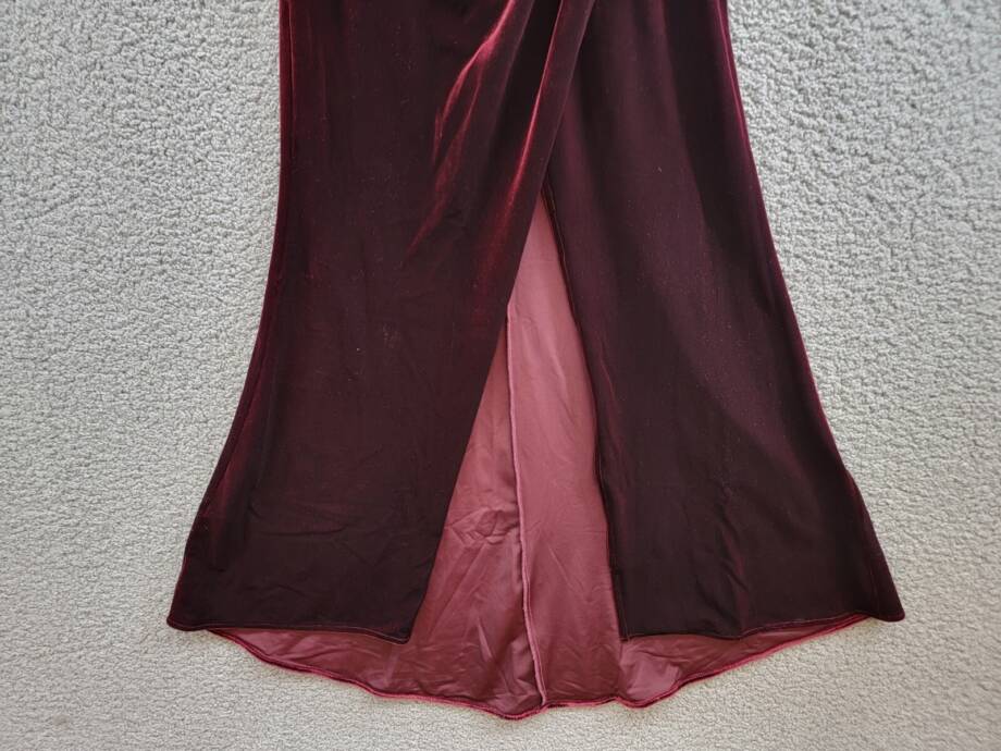 Xscape Petite Velvet Bustier Sleeveless Side-Slit Gown Women's 6P Burgundy