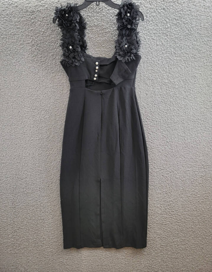Elliatt Gabby Chrysanthemum Applique Dress Women's M Black Back Slit Square Neck
