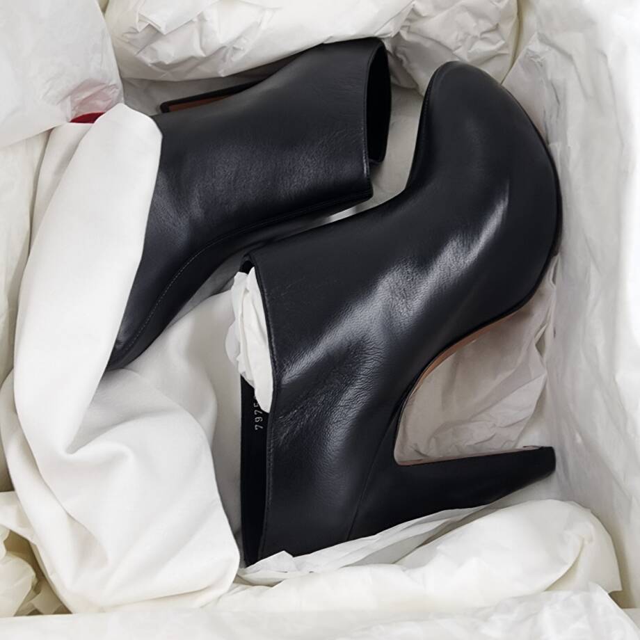 Alexander McQueen Leather High Heel Pumps Women's 40/10 US Black Solid Slip On