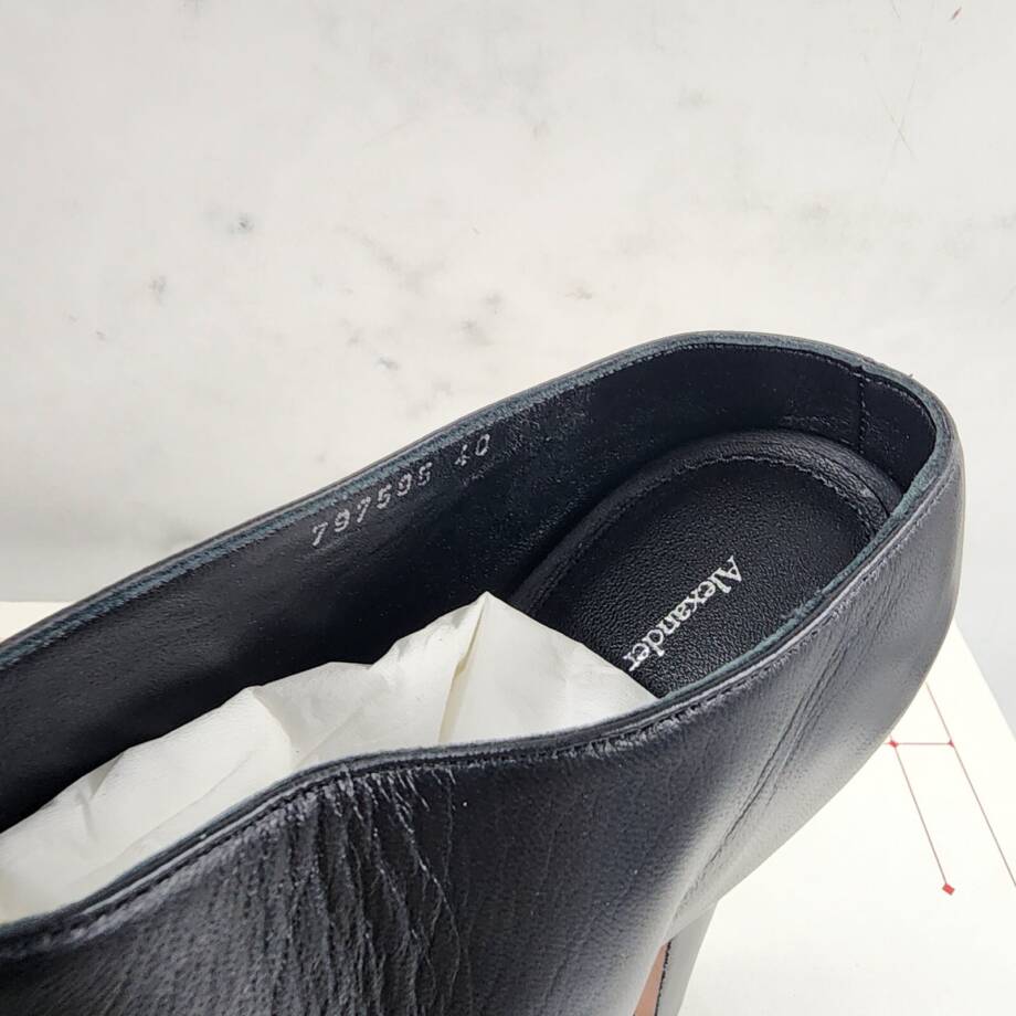 Alexander McQueen Leather High Heel Pumps Women's 40/10 US Black Solid Slip On