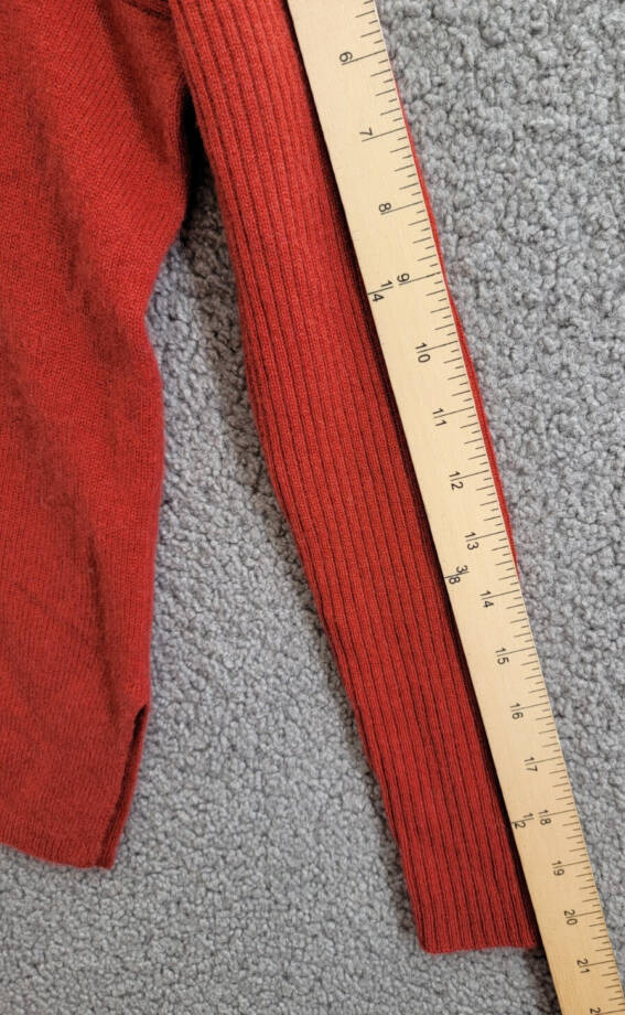 C by Bloomingdale's Cashmere V-Neck Sweater Women's XS Dark Sienna Long Sleeves~
