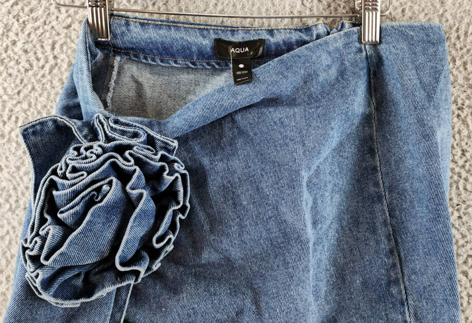 Aqua Asymmetric Denim Floral Mini Skirt Women's XS Blue Heather Back Zip Closure