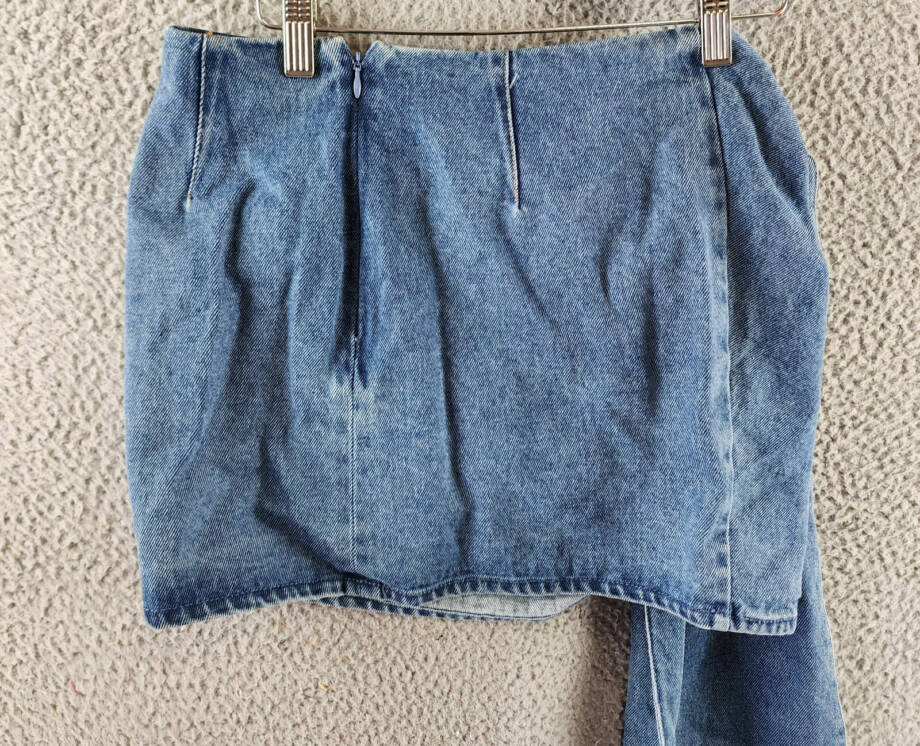 Aqua Asymmetric Denim Floral Mini Skirt Women's XS Blue Heather Back Zip Closure