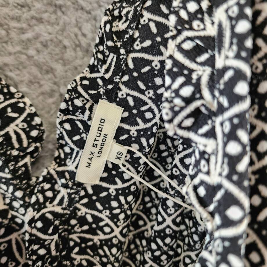Max Studio Shirred Medallion Print Jumpsuit Women's XS Black/White V-Neck PullOn