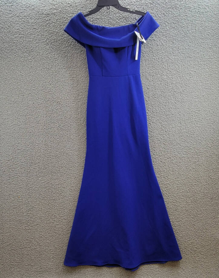 AQUA Formal Off-the-Shoulder Scuba Crepe Gown Women's 0 Marine Back Zip Closure