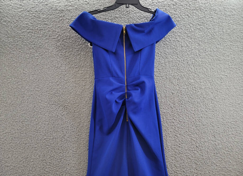 AQUA Formal Off-the-Shoulder Scuba Crepe Gown Women's 0 Marine Back Zip Closure