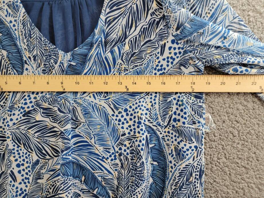 AQUA Leaf Print Blouse Women's S White/Navy Metallic V-Neck Long Sleeve Pullover