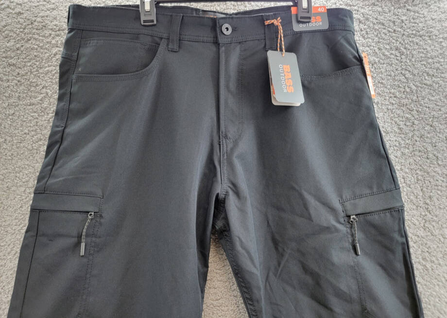 BASS OUTDOOR Essential Tech Cargo Pant Mens 40 Black Beauty Zip & Button Closure