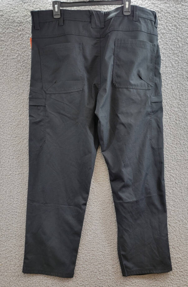 BASS OUTDOOR Essential Tech Cargo Pant Mens 40 Black Beauty Zip & Button Closure